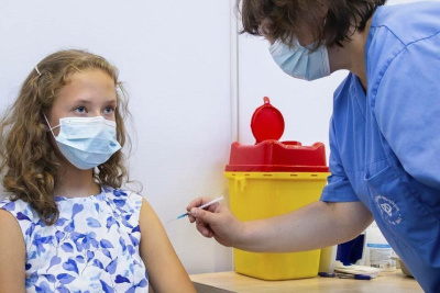 Серьезных побочных реакций на вакцину от ковида для подростков не выявили / ЯСИА   Город Москва