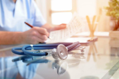 Программу «Земский доктор» распространят на молодых специалистов, желающих вернуться в родное село / ЯСИА   