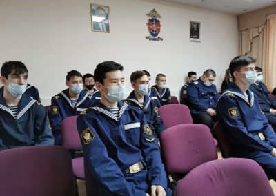 Курсантам лётного и речного училищ Якутии рассказали о работе службы экономической безопасности / ЯСИА   Республика Саха (Якутия)