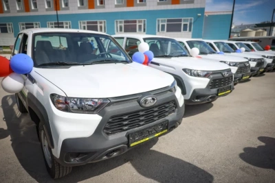 17 новых автомобилей передали районным больницам Якутии / Саина Титова   