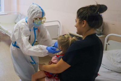 Роспотребнадзор: Омикрон-штамм особенно опасен для детей от 2 до 5 лет / ЯСИА   