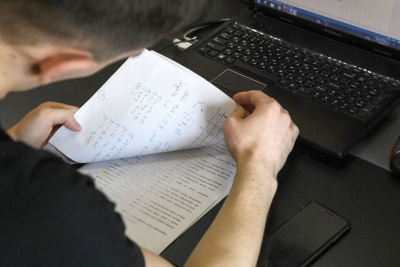 Глава Якутии поддержал перевод учреждений среднего профобразования Якутска на дистанционный формат / Дьулустаан Сергеев Якутск Якутск Республика Саха (Якутия)