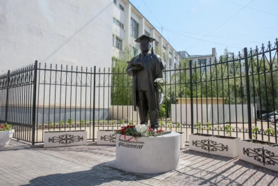 В Якутске открыли памятник государственному и научному деятелю Василию Филиппову / ЯСИА   