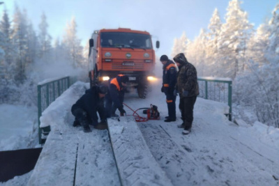 Спасатели обеспечивают безопасность экстремального пробега "Полюс холода" / ЯСИА   