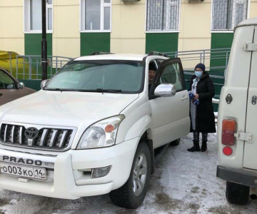 Транспорт автобазы правительства передан в помощь врачам Якутска / ЯСИА Якутск Якутск Республика Саха (Якутия)