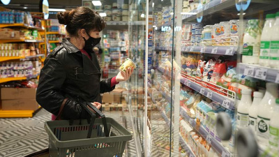 Правительство поручило проработать меры сдерживания цен на молочные продукты / ЯСИА   