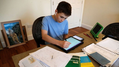 Эксперт СВФУ рассказал о том, как организовать онлайн-учебу без вреда для ребенка / Дмитрий Осипов   