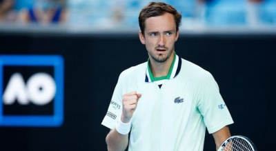 Даниил Медведев наорал на судью, но обыграл грека и вышел в финал Australian Open / ЯСИА   