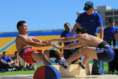 Двадцать мас-рестлеров вступят в борьбу за главный приз турнира в Сабантуе / Дьулустаан Сергеев   