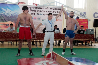 Кавказский мас-рестлинг уже твердо встает на ноги /    