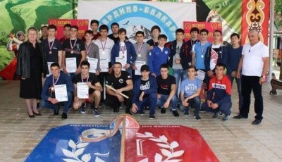 В Нальчике состоялось Первенство республики по мас-рестлингу среди юношей. /    