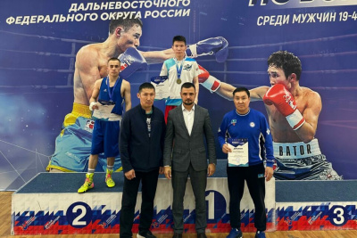 Иннокентий Слепцов завоевал путёвку на чемпионат России по боксу / Дьулустаан Сергеев   