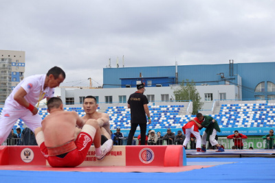 В Якутске стартовали соревнования по борьбе корэш и мас-рестлингу в рамках федерального Сабантуя / Майя Гоголева   