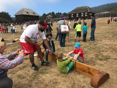Мас-рестлинг в крепости Форт Росс /    
