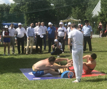 Президент Чувашии Михаил Игнатьев приветствовал сельских мас-рестлеров  /    Город Москва