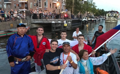 Мас-рестлеры добрались до Голландии /    Город Москва