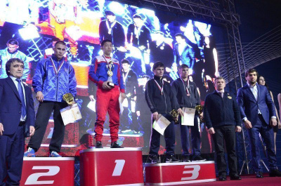 Борцы-близнецы Копыловы на пьедестале почета первенства России / ЯСИА   Город Москва