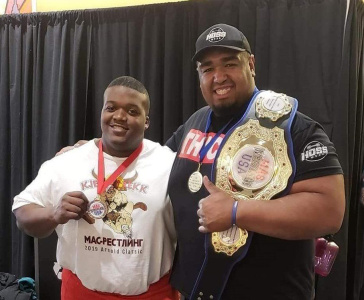 Улисс Пейн III одержал убедительную победу в турнире по мас-рестлингу в США /    