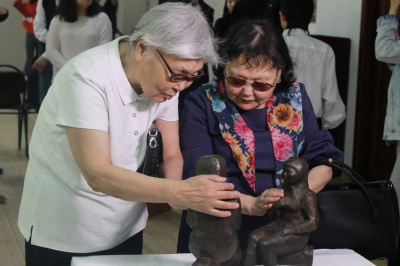 Трогать можно: В НХМ Якутии открылась тактильная выставка «Тепло металла» / Вероника Аммосова   Республика Саха (Якутия)