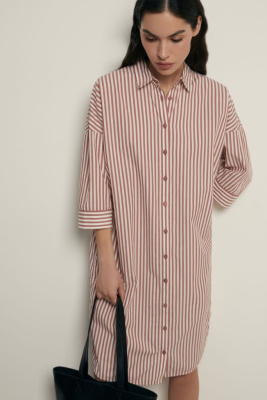 Платье в полоску с отложным воротником