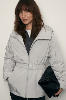 Утепленная куртка с эластичным поясом