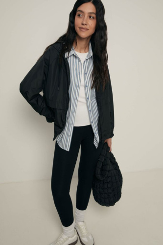 Ветровка с капюшоном на молнии