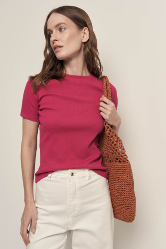 Футболка приталенного силуэта