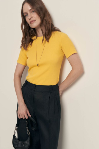 Футболка приталенного силуэта