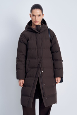 Пуховое стеганое пальто с капюшоном