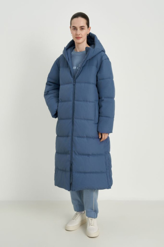 Утепленное пальто с капюшоном