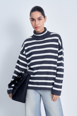 Водолазка свободного кроя в полоску