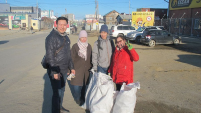 Коллектив Минздрава провел субботник / ЯСИА   