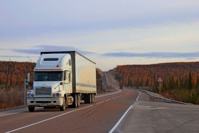 На федеральных автодорогах вводятся весовые ограничения для большегрузов / ЯСИА   