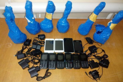 Четверо мужчин пытались перебросить на территорию исправительной колонии алкоголь и телефоны / ЯСИА   