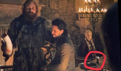 Фанатов «Игры престолов» развеселил попавший в кадр стакан из Starbucks / ЯСИА   