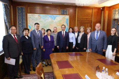 Айсен Николаев встретился с руководителями ведущих офтальмологических медцентров России / ЯСИА   