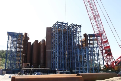 Первый коффердам Ленского моста готов на 60% / ЯСИА   