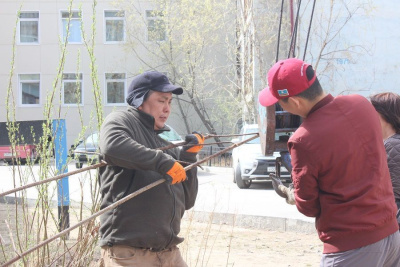 Министр строительства Павел Аргунов принял вызов акции «Папа может, сын поможет» / ЯСИА   