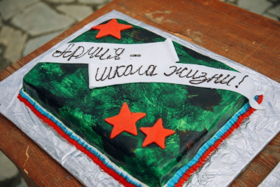 В Якутске призывников проводили на службу с тортом / ЯСИА Якутск Якутск Республика Саха (Якутия)