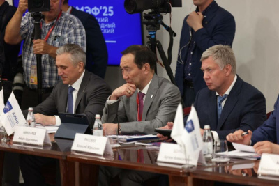 Айсен Николаев принял участие во встрече глав ассоциации инновационных регионов России / ЯСИА   