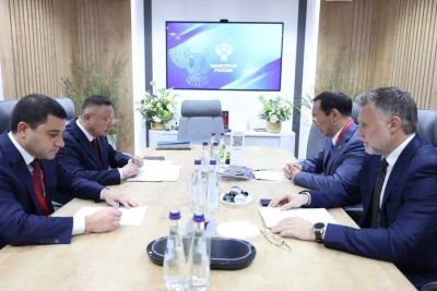 Айсен Николаев и Ирек Файзуллин обсудили вопросы развития строительной отрасли Якутии / ЯСИА   