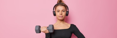 Силовые упражнения, выполненные перед кардиотренировкой, помогут быстрее похудеть /    