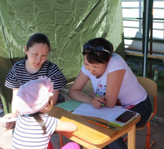 Семьи с детьми получили консультации логопедов и психологов / ЯСИА   
