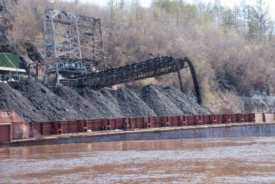«Якутуголь» открыл сезон летней навигации / ЯСИА  Алданский 