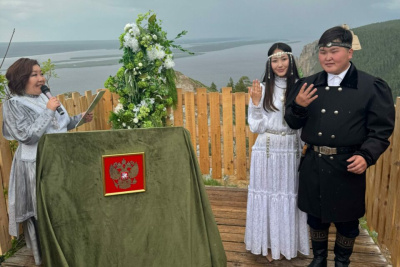На Ленских столбах в Якутии состоялась первая регистрация брака / ЯСИА   Республика Саха (Якутия)