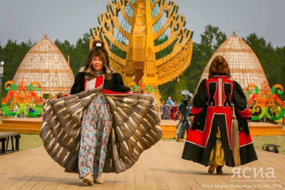 Шикарные национальные наряды представили на конкурсе Ысыаха Олонхо (ФОТО) / Вероника Аммосова   