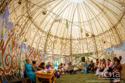 Лучшим юным олонхосутом стал Никита Аянитов / Ольга Старостина  Алданский 