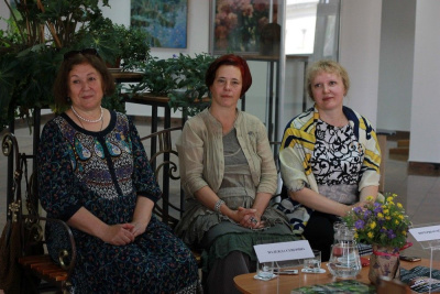 Группа московских художников приехала в Якутск с передвижной выставкой «В моем саду» / Вероника Аммосова   Республика Саха (Якутия)