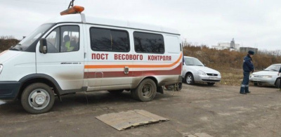 На автодороге «Амга» ведут мониторинг с помощью поста весового контроля / Аркадий Васильев   