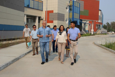 Член Набсовета «АЛРОСА» Олег Федоров посетил Реабилитационный центр для детей в Якутске / ЯСИА Якутск Якутск Республика Саха (Якутия)